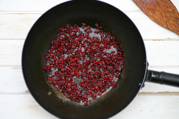 آماده کردن زرشک در تابه 