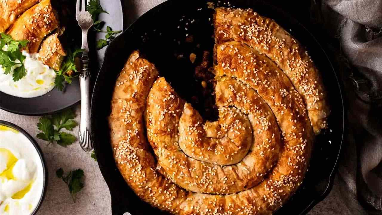 طرز تهیه بورک گوشت با خمیر یوفکا