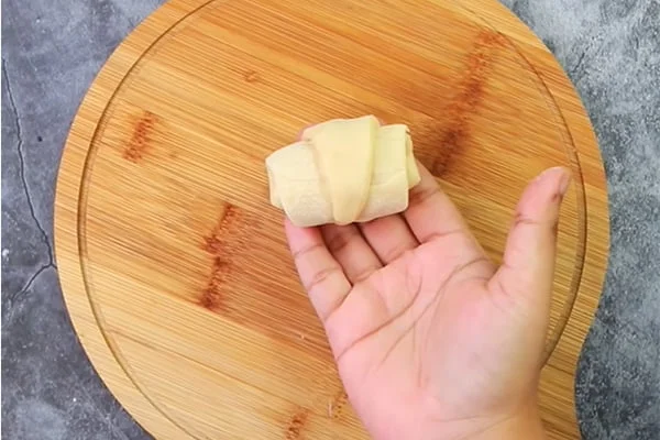 rolling-croissant