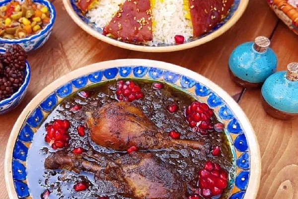 طرز تهیه مرغ ترش با رب انار و گردو