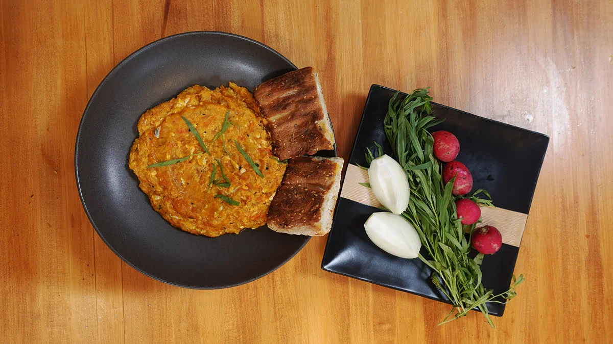 طرز تهیه میرزا قاسمی با گوجه فرنگی