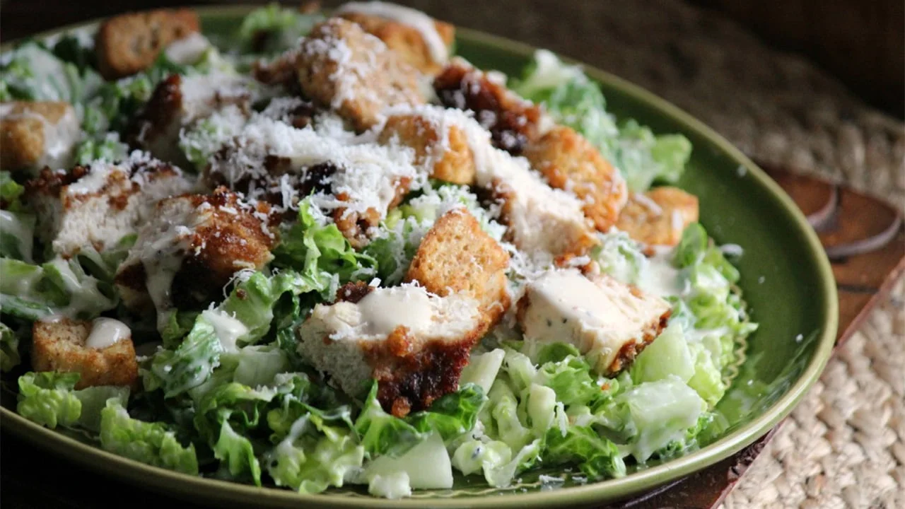 طرز تهیه سالاد سزار با مرغ