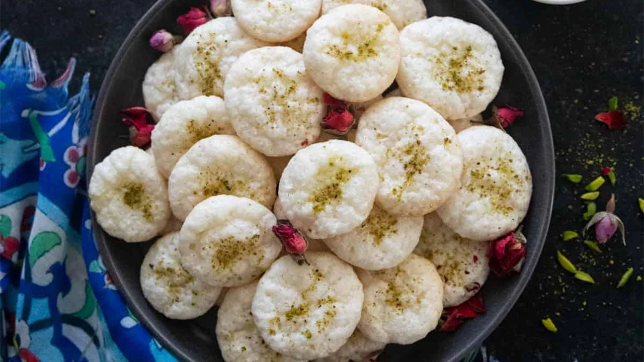 طرز تهیه شیرینی نارگیلی با پیمانه لیوان فرانسوی