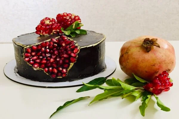 طرز تهیه کیک مجلسی انار