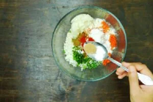 مخلوط کردن مایه کتلت شیرازی