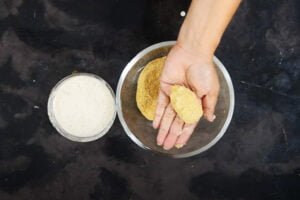 شکل دادن به مایع کتلت شیرازی