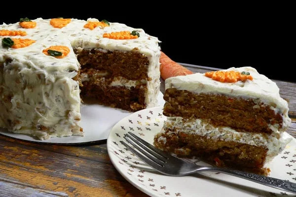 طرز تهیه کیک هویج مجلسی
