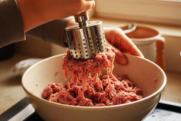 له کردن گوشت پخته برای آش