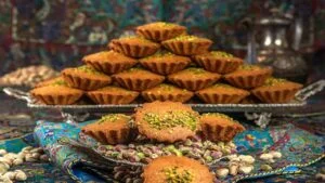 طرز تهیه کیک یزدی با پیمانه