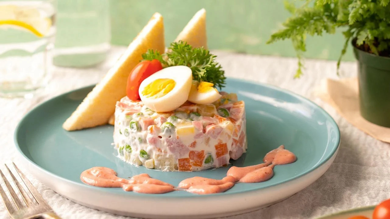 طرز تهیه سالاد الویه با مرغ