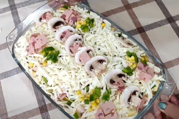 آماده کردن چیپس و پنیر 