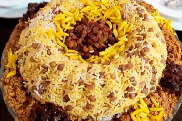 تزئین عدس پلو به شکل قالبی