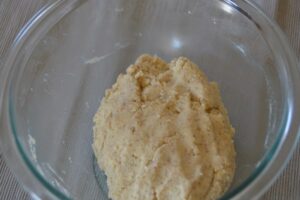 خنک کردن خمیر شیرینی گردویی