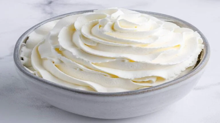 طرز تهیه خامه کیک با ماست