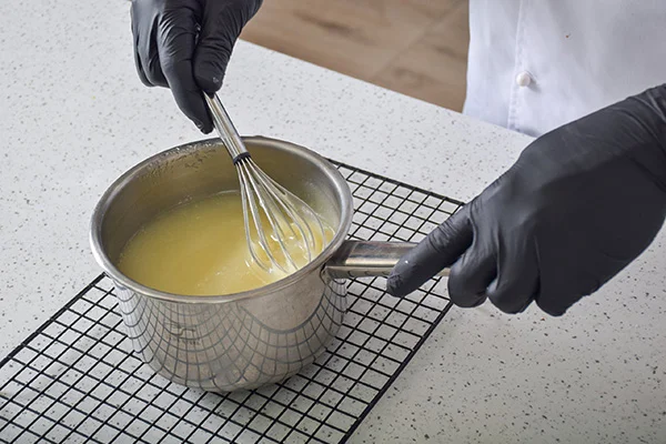 مخلوط کردن مواد برای سس گلیز