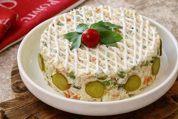 سالاد الویه مرغ خانگی