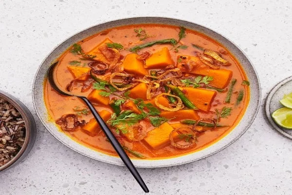 سرو خورش کدو حلوایی با مرغ و لوبیا سبز