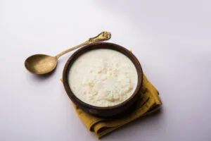 طرز تهیه فرنی با شیر خشک