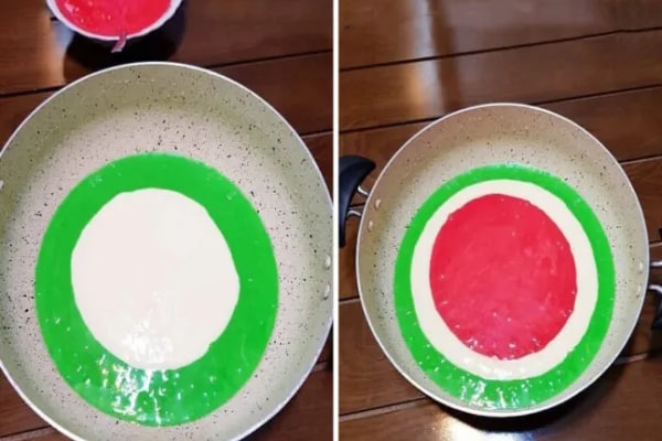 ریختن مایه کیک هندوانه در قابلمه