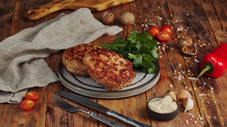 طرز تهیه کتلت سیب زمینی با گوشت