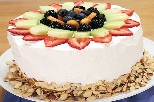 تزئین کیک هندوانه ای در قابلمه با میوه و آجیل