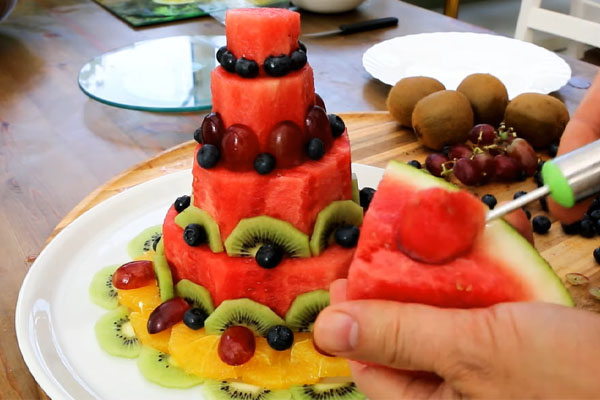 تزیین هندوانه با میوه‌های مختلف