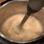 له کردن گندم با گوشت کوب برقی برای تهیه حلیم گندم در زودپز