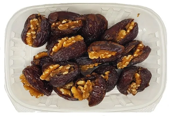  خرما و گردو در طرز تهیه رنگینک با خرمای له شده