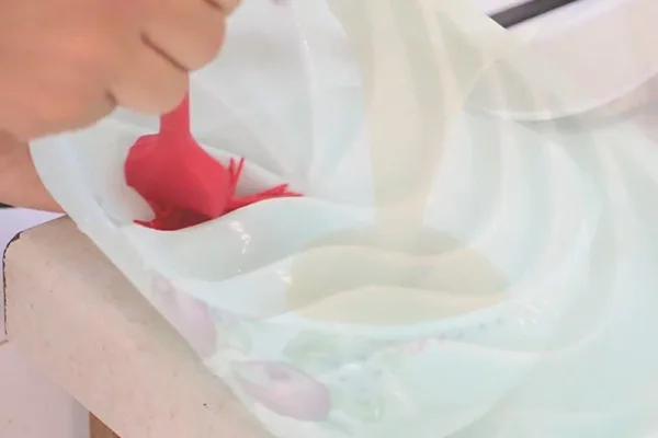 چرب کردن قالب دسر
