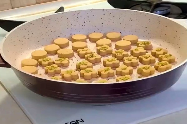 پخت شیرینینخودچی بدون فر