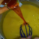 اضافه کردن زعفران برای کاچی زعفرانی