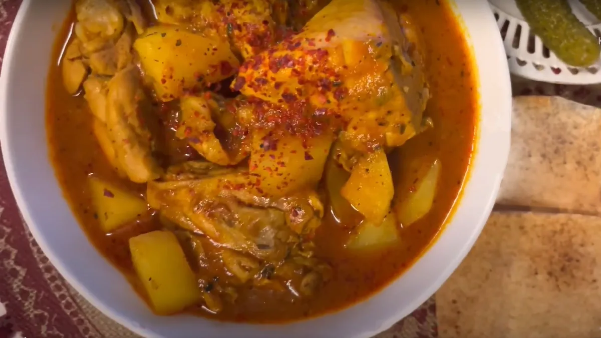 طرز تهیه خورشت مرغ و سیب زمینی