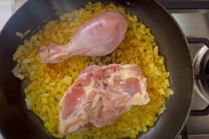 سرخ کردن مرغ خورشت مرغ و آلو