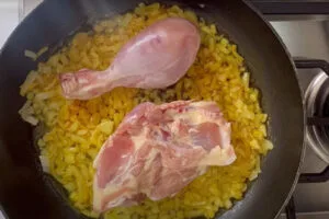 سرخ کردن مرغ خورشت مرغ و آلو
