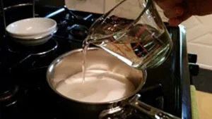 تهیه شربت سکنجبین