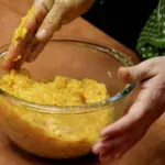 مخلوط کردن مواد کباب کوبیده مرغ