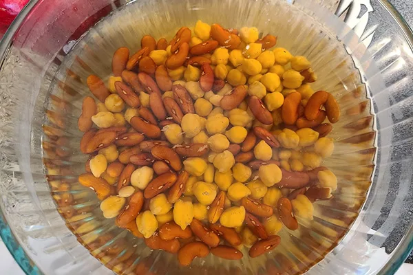 خیساندن حبوبات آش ترش