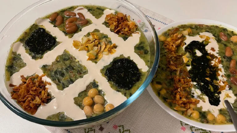 طرز تهیه آش اسفناج با عدس