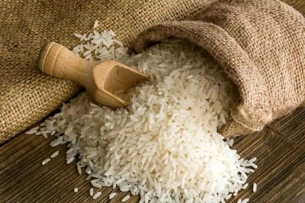 استفاده از برنج با کیفیت در تهیه نان برنجی شمالی