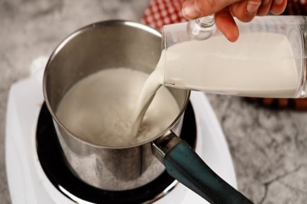 استفاده از شیر در طرز تهیه مشکوفی