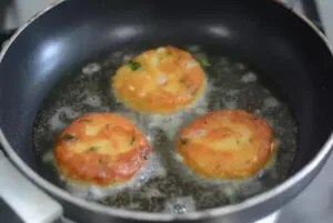 کوکو سیب زمینی با آرد نخودچی