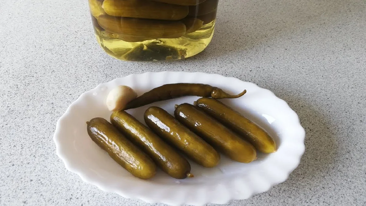 طرز تهیه خیارشور با آب نجوشیده