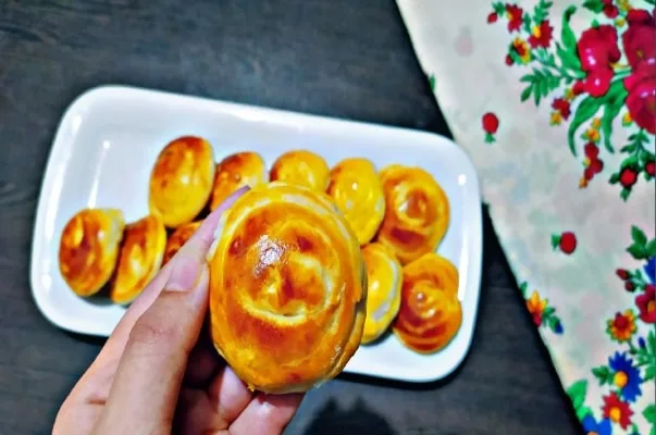 شیرینی حلزونی کرمدار