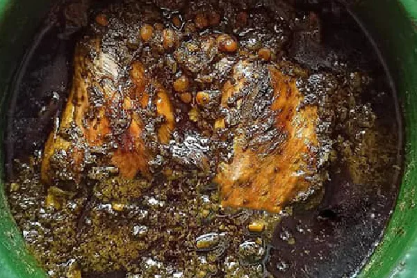پخت نهایی مرغ ترش ساده