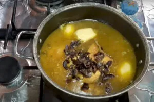 اضافه کردن لیمو عمانی به آبگوشت