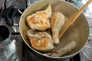 تفت دادن مرغ آبگوشت مرغ با رب ساده