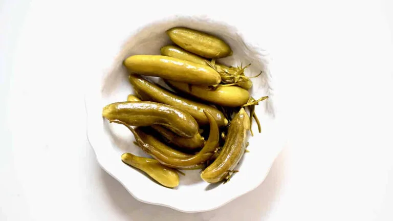 طرز تهیه خیارشور با نخود خام