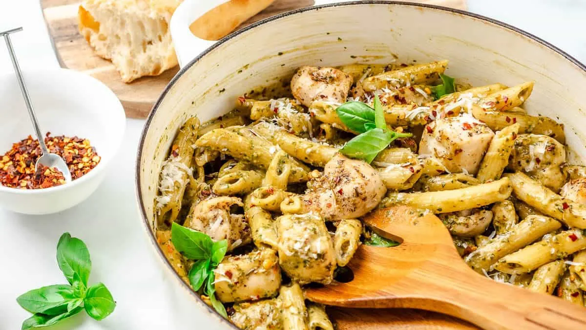 طرز تهیه پاستا پستو با مرغ