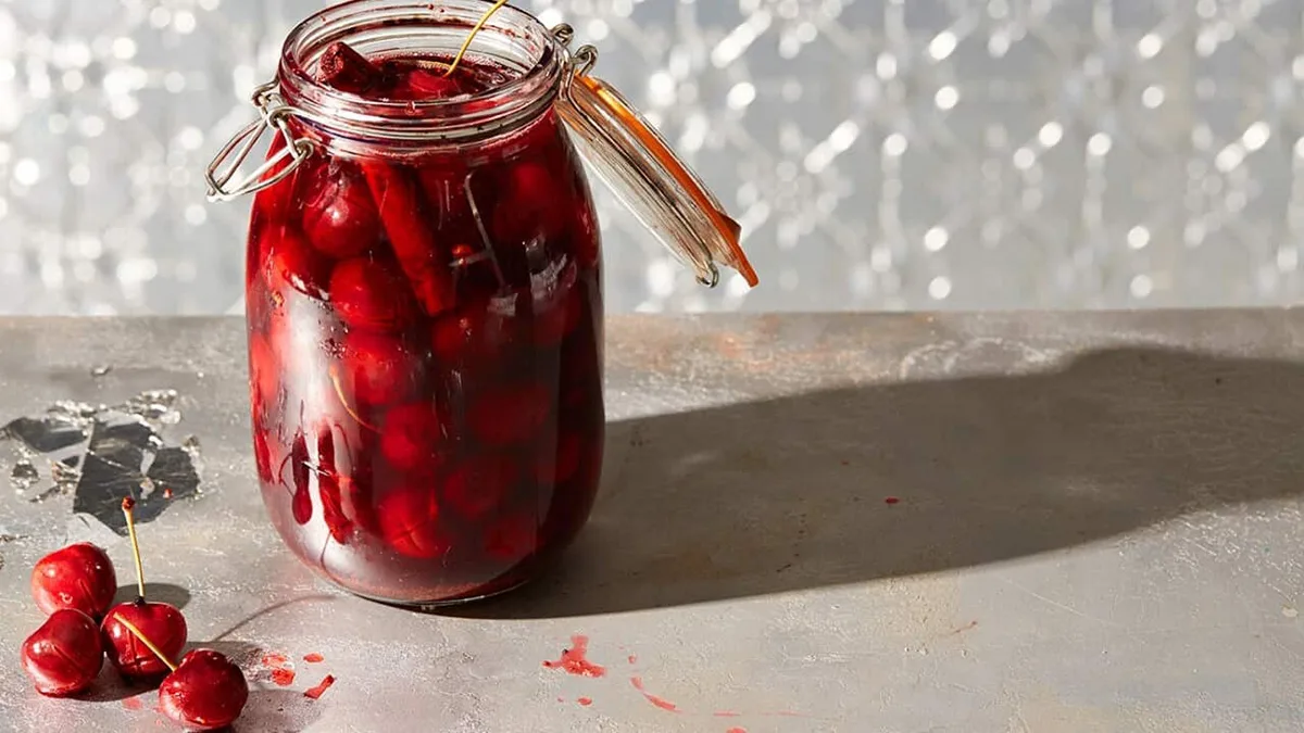 طرز تهیه ترشی آلبالو با سرکه سفید