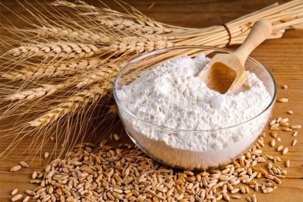 استفاده از آرد گندم در تهیه کیک یزدی